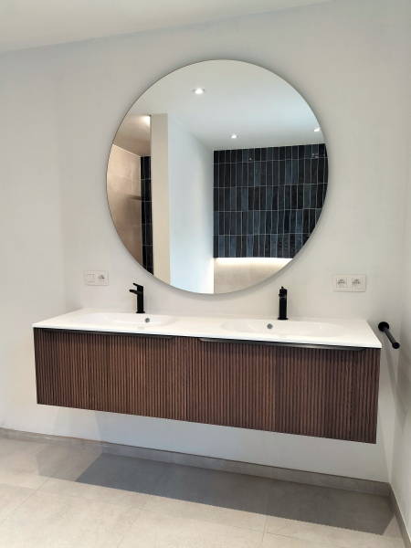 La Finesse lot 2, badkamer, spiegel en meubel